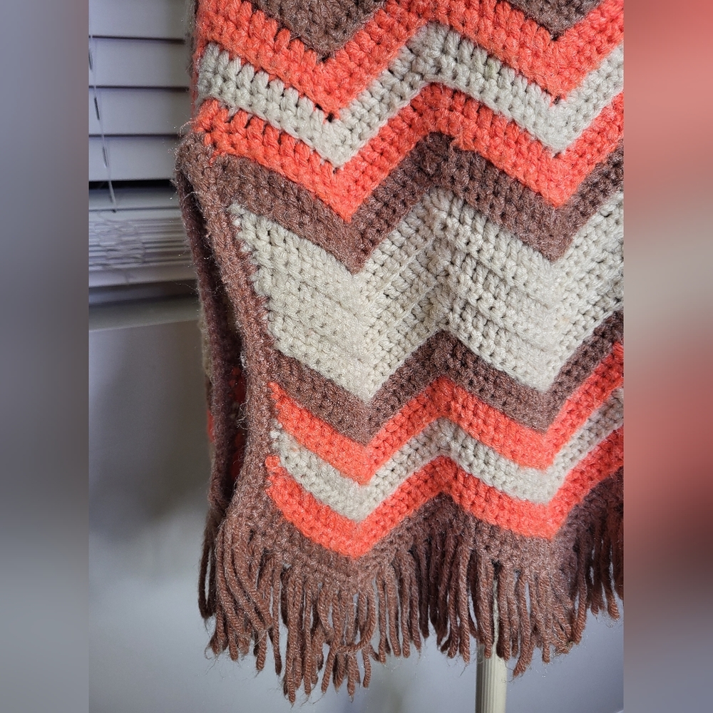 Vintage 1970s Chevron Knit Poncho - Picture 13 of 16